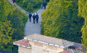 6 tineri din Vaslui au răpit şi sechestrat o fetiţă de 12 ani, pe care apoi au obligat-o să se prostitueze în Grădina Publică din Bârlad