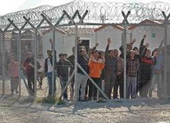 Scandal monstru în Spania, după ce autorităţile au decis să trimită sute de imigranţi abia sosiţi, direct într-o puşcărie de lângă Malaga