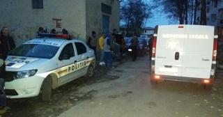 Descoperire macabră în Brăila! Trupul unui tânăr fără suflare a fost găsit în ghena unui bloc
