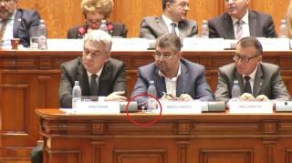 Tudose şi Ciolacu i-au mâncat oul liberalului Florin Roman. Premierul şi vicele au făcut spectacol în Parlament, la dezbaterea moţiunii de cenzură