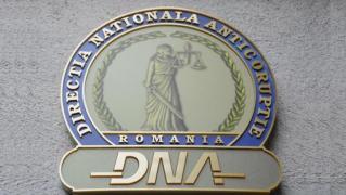 Ofiţer DIICOT, reţinut pentru trafic de influenţă. Ar fi cerut 200.000 de euro unui om de afaceri, cercetat pentru evaziune, ca să intervină