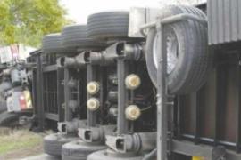 Un TIR cu azotat de amoniu s-a răsturnat la Lehliu, pe DN3