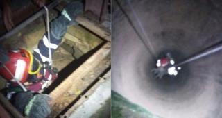 Un pompier din Tulcea şi-a riscat viaţa pentru un câine. A coborât într-o fântână adâncă de 20 de metri ca să-l salveze