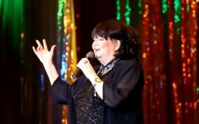 Cristina Stamate, pe scenă la doar două luni după operaţia pe cord deschis. Timp de două ore, inima artistei a încetat să mai bată (VIDEO)