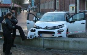 Şase tineri răniţi, după ce o maşină a intrat în pietonii din faţa unui club din Germania. Suspectul ar fi sirian