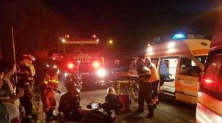 Accident grav în Sălaj, unde un autoturism s-a zdrobit de un tractor. Sunt opt victime, printre care şi trei copii. Un bărbat a decedat