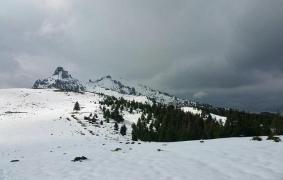 Pericol maxim de avalanşă pe Valea Prahovei. Salvamontiştii îi avertizează pe turişti: 'Nu vă riscaţi viaţa'