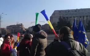 Protest de amploare în Piaţa Victoriei din Capitală. Sute de angajaţi APIA au ieşit în faţa Guvernului