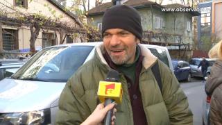 Pomana cu haine de damă a Oanei Zăvoranu a atras şi bărbaţi! Singur printre sute de femei, speră la ceva, orice (Video)