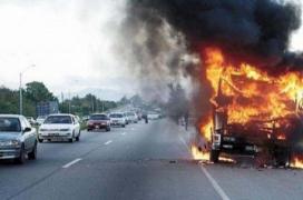 Momente de PANICĂ la Vaslui. Un TIR a luat foc în mers!