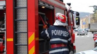 EXPLOZIE puternică într-un bloc de nefamilişti din Lugoj, din cauza unei butelii! Zeci de locatari au fost EVACUAŢI de urgenţă