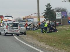 Accident teribil pe DN1, la Snagov! Sunt cinci victime, după un impact devastator. Două maşini s-au izbit frontal, intervin medicii şi pompierii (GALERIE FOTO)