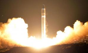 Primele imagini cu racheta balistică testată de Coreea de Nord cu care Phenianul spune că ar face ravagii în SUA (VIDEO)