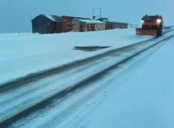 Ninge fără oprire de ore bune în România ! Şoselele au fost acoperite de un strat gros de zăpadă - FOTO/VIDEO