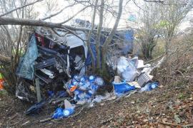 Un şofer român de tir a adormit la volan, în Franţa. A fost scos cu greu dintre fiarele cabinei şi e în stare critică