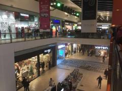 Un tavan dintr-un mall din Constanța s-a prăbușit sub privirile îngrozite ale clienților (Foto)