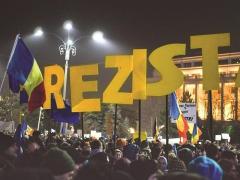 Românii ies din nou în stradă! Proteste faţă de modificările legilor justiţiei, duminică seara, în Bucureşti, în ţară şi în importante oraşe europene