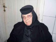 O măicuţă de 79 de ani a fost snopită în bătaie de un fost poliţist: 'Când dădea în mine l-am văzut pe însuşi diavolul'