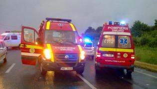 Accident grav în Argeş. Un bărbat beat şi fără permis a spulberat cu maşina două persoane de pe marginea drumului