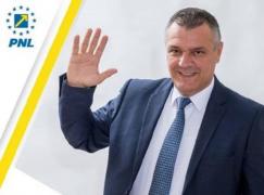 Câștigătorul alegerilor pentru Primăria Deva a fost exmatriculat din facultate pentru că a trimis şoferul să dea examen în locul lui