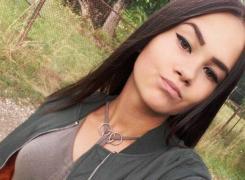 Ultimul drum pentru Simona! Adolescenta care a ars de vie în carnagiul din Suceava, înmormântată în rochie de mireasă (VIDEO)