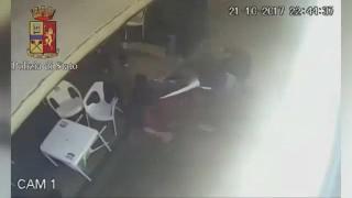 Înregistrare HALUCINANTĂ. Cinci români s-au desfigurat reciproc la Torino, după o bătaie care a îngrozit opinia publică (VIDEO)