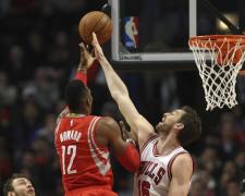 Star NBA amendat după un meci! Semnul pe care l-a făcut către un fan l-a costat 25.000 de dolari (VIDEO)