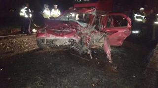 ACCIDENT cumplit la Drajna! Doi oameni AU MURIT și cinci sunt răniți după ce un Logan a intrat pe contrasens și s-a izbit de un microbuz (VIDEO)