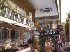 Papa Francisc a INTERZIS vânzarea unora dintre cele mai profitabile produse în magazinul fără taxe al Vaticanului