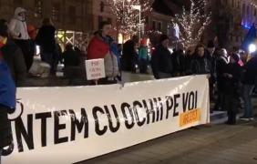 Proteste la București și în mai multe orașe din țară. Peste 10000 de oameni au manifestat în Piaţa Victoriei