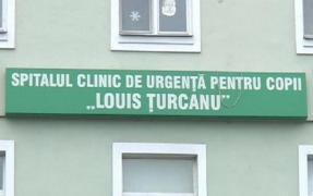 Copila bolnavă de cancer din Iaşi, salvată în instanţă. Fetiţa de 10 ani a fost internată la Spitalul de Copii din Timişoara