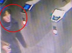 Filmul groazei din staţia de metrou Costin Georgian. Tânăra este împinsă de mai multe ori spre şine şi se luptă cu agresoarea (Video)