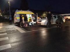 Trei tineri spulberaţi pe trecerea de pietoni, de un microbuz în Sibiu. Traficul rutier este blocat în zonă