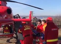 Maşină lovită de tren la Vaslui. Un tânăr a murit, celelalte victime sunt în stare critică. Şoferul a fost preluat cu elicopterul SMURD