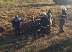 Zdrobiți de tren! Un tânăr care și-a obținut cu greu permisul a provocat o tragedie în Vaslui. Un bărbat a murit, iar o femeie se zbate între viață și moarte