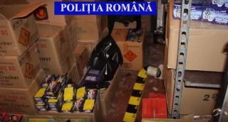 Captură uriaşă în Vrancea. Peste 3,5 tone de artificii şi pocnitori fără acte au fost confiscate de poliţişti (Video)
