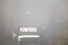 Explozie într-o garsonieră din Câmpulung Muscel. Un bărbat a ajuns la spital