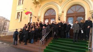 Aproape 50 de magistraţi din Constanţa au protestat faţă de modificările aduse legilor justiţiei