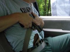 Atac armat în trafic, la Sălaj! Un tânăr a tras cu pistolul din maşină, spre un alt şofer!