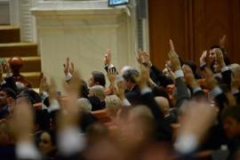 Senatul a adoptat Legea privind statutul judecătorilor şi procurorilor, după ce PNL şi USR au părăsit plenul