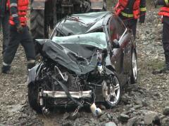 Tânărul găsit mort în maşina din râul Olt urma să se căsătorească în vară. Băiatul se afla la volanul unui Audi A4 şi ar fi plonjat direct în apă (Video)