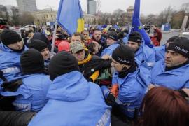 Gabriela Firea a reacţionat după scandalul din Piaţa Victoriei, unde protestatarii împiedică instalarea Festivalului de colinde: "Nu voi mai tolera niciun fel de abatere de la litera legii în ce priveşte manifestaţiile publice"