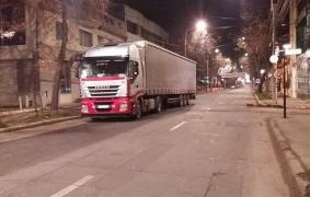 Şofer de TIR prins beat la volan, în centrul Brăilei. Bărbatul conducea mastodontul pe sens interzis
