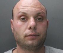 Un român a fost condamnat la închisoare pe viaţă în Marea Britanie. Anchetatorii îl consideră un infractor extrem de periculos