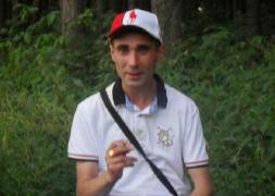 Crimă odioasă! Un bărbat a fost înjunghiat de 40 de ori și apoi decapitat de colegul de apartament, deranjat că victima fuma în casă