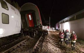 Accident feroviar în Austria! Două trenuri s-au ciocnit, iar două vagoane s-au răsturnat complet (Video)