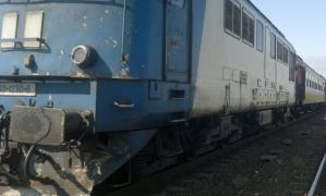 Maşină spulberată de tren, la Cluj. Şoferul nu s-ar fi asigurat la trecerea de cale ferată