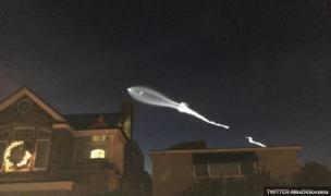 Lumini misterioase pe cerul Los Angeles-ului: Un "OZN" a stârnit panică printre californieni (Video)