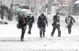 Alertă de ninsori, viscol şi polei, în următoarele ore. Anunţul de ultimă oră făcut de meteorologi