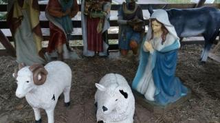 Iisus, furat în Ajunul Crăciunului! Autorităţile au înlocuit statueta din aranjamentul de Crăciun de la Arad cu... o oaie